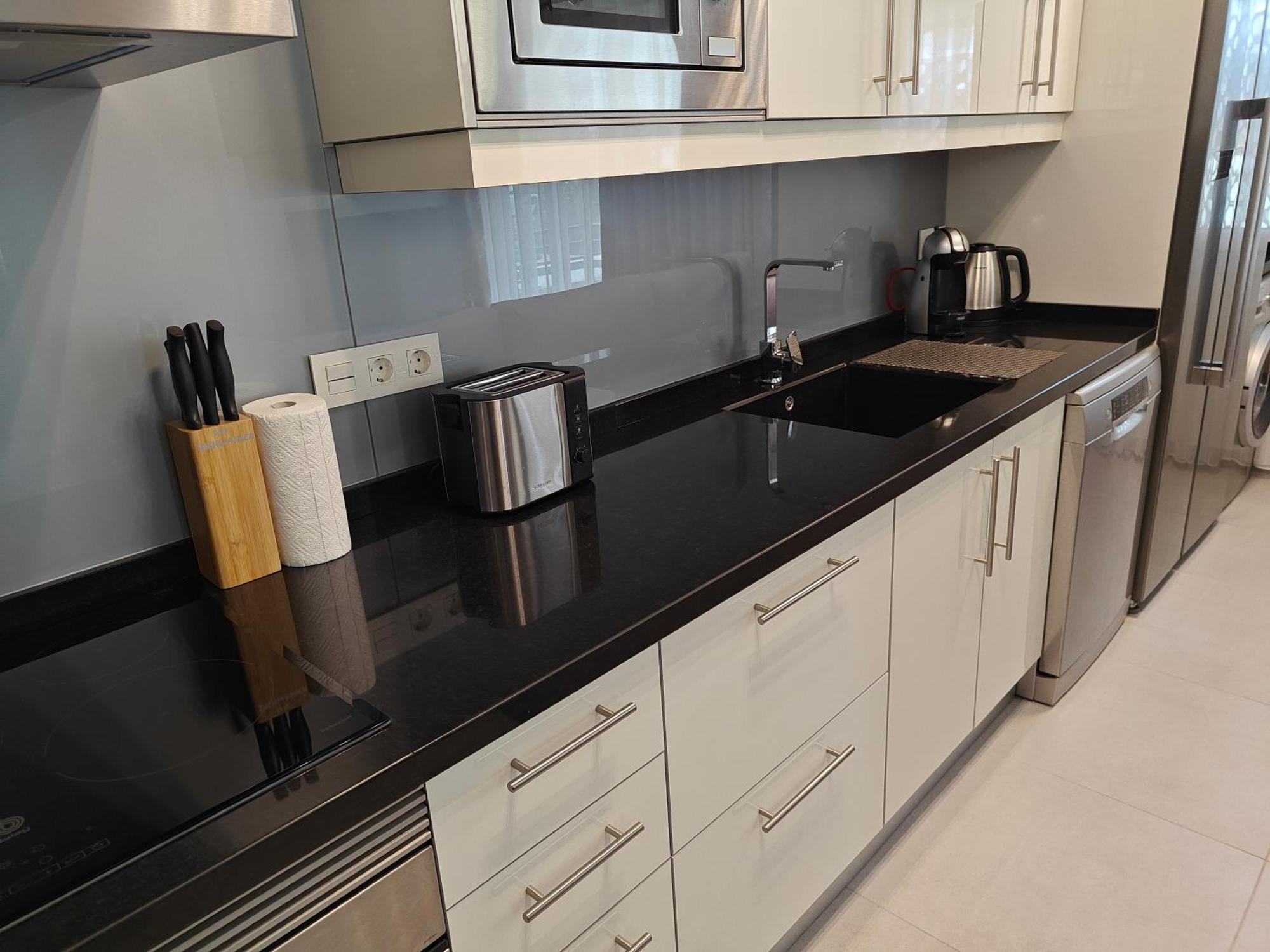 Sun Apartment - 3 Bedrooms, Priv Parking, Pool, Ac, Tv Channels, Fibre Net Los Cristianos  Zewnętrze zdjęcie