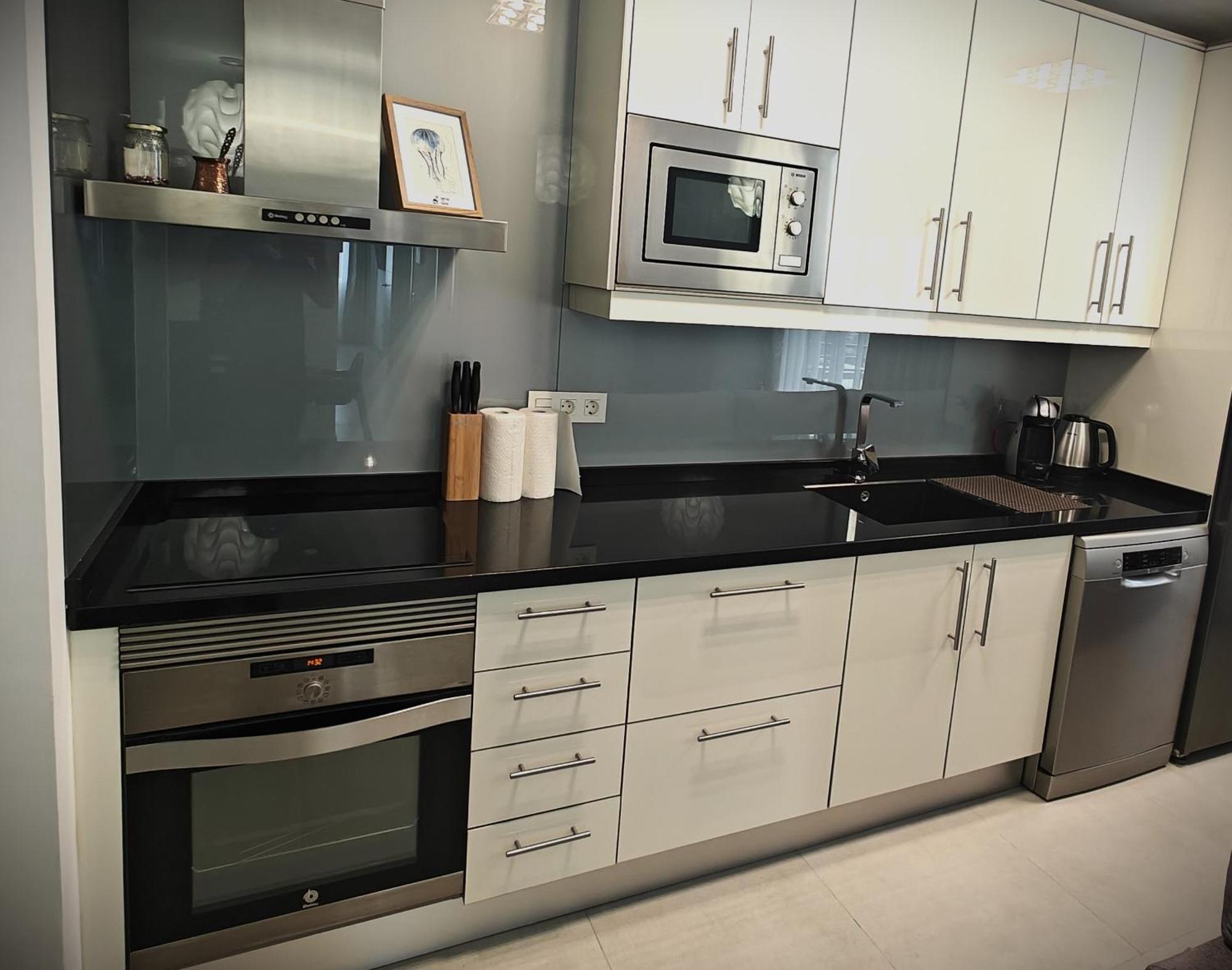 Sun Apartment - 3 Bedrooms, Priv Parking, Pool, Ac, Tv Channels, Fibre Net Los Cristianos  Zewnętrze zdjęcie