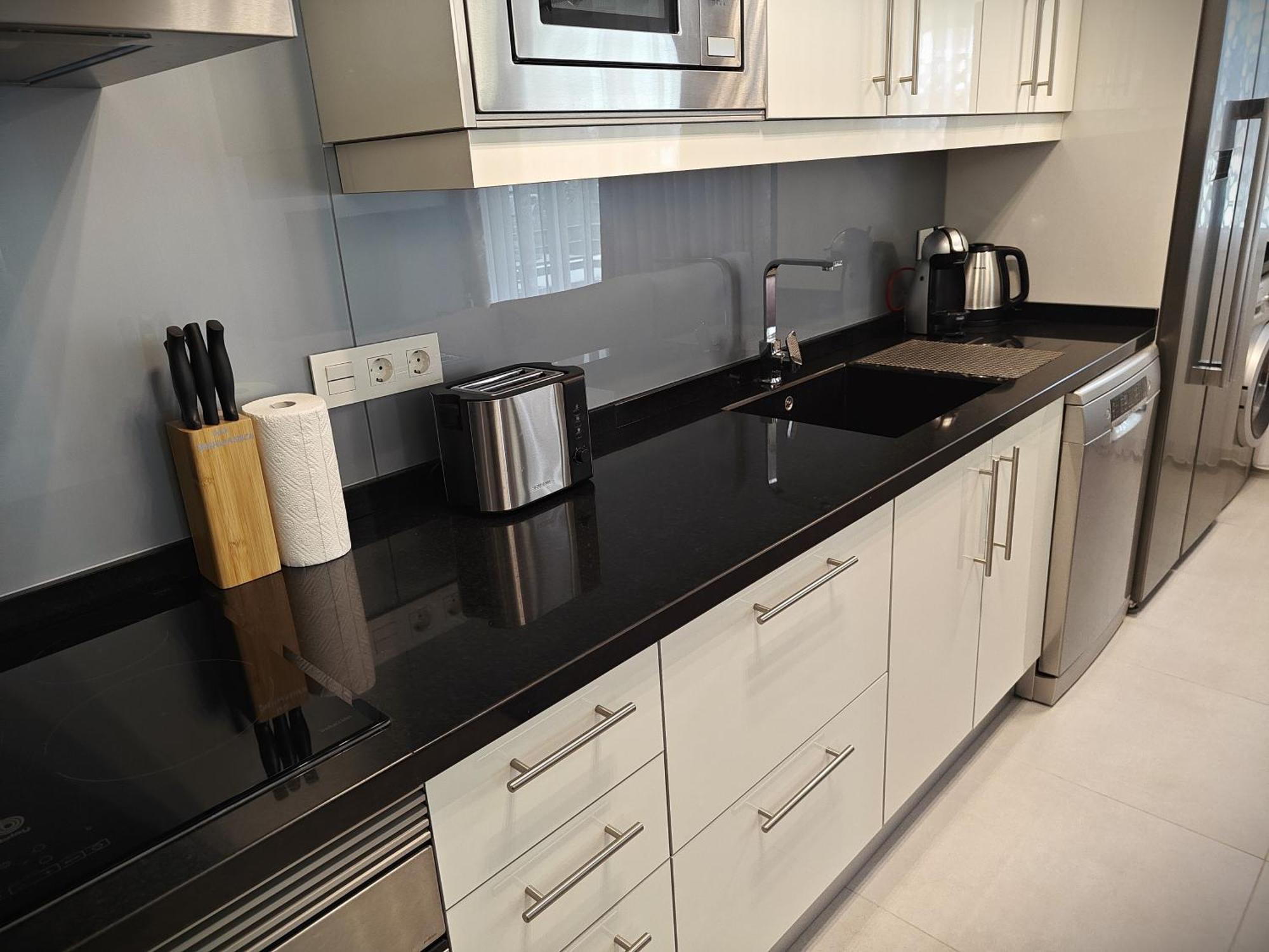 Sun Apartment - 3 Bedrooms, Priv Parking, Pool, Ac, Tv Channels, Fibre Net Los Cristianos  Zewnętrze zdjęcie