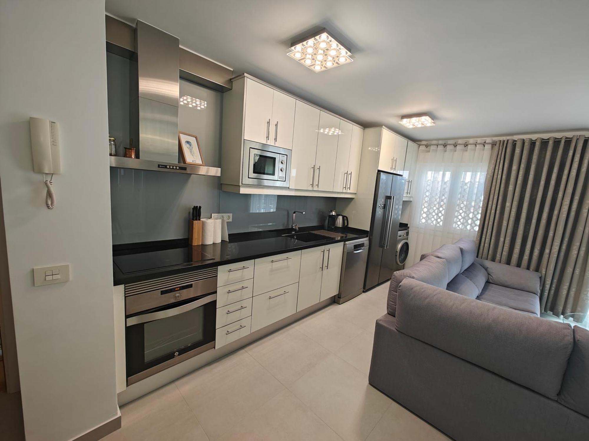 Sun Apartment - 3 Bedrooms, Priv Parking, Pool, Ac, Tv Channels, Fibre Net Los Cristianos  Zewnętrze zdjęcie