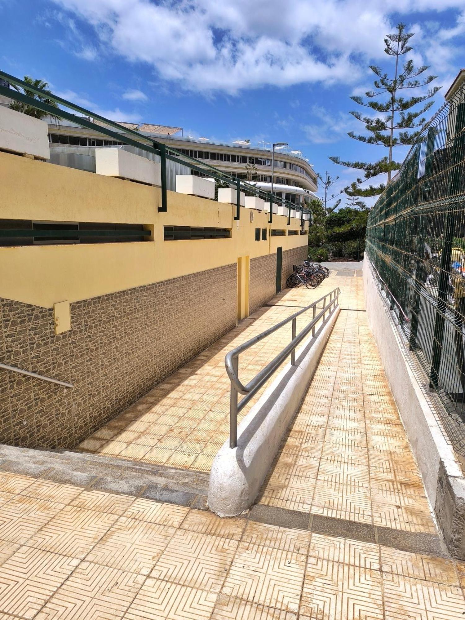 Sun Apartment - 3 Bedrooms, Priv Parking, Pool, Ac, Tv Channels, Fibre Net Los Cristianos  Zewnętrze zdjęcie